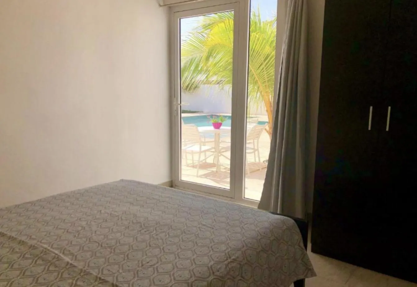 Genesis Apartments Palm Beach