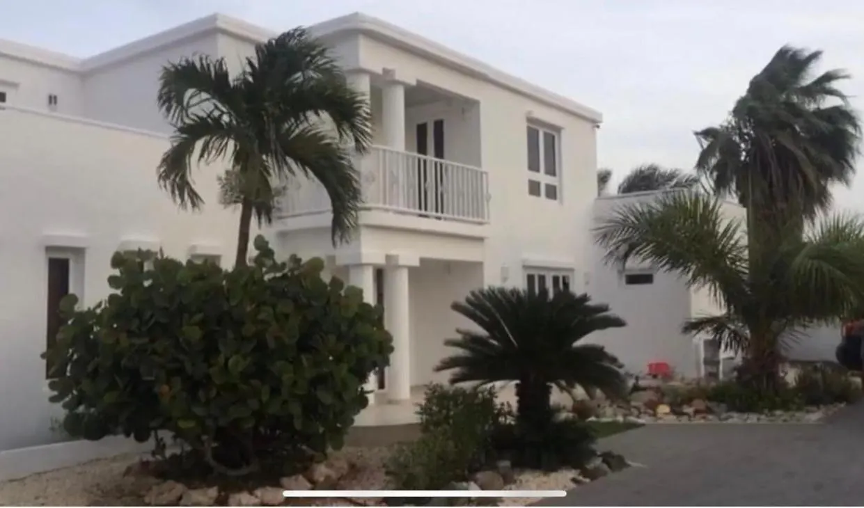 Genesis Apartments Palm Beach