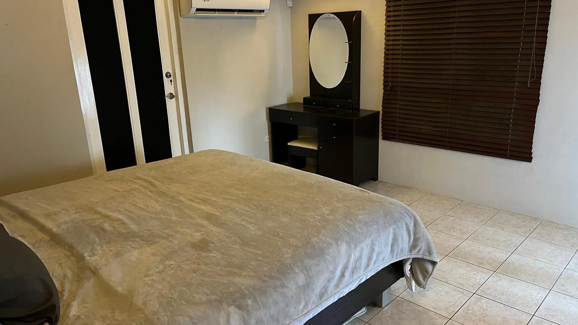 Genesis Apartments Palm Beach