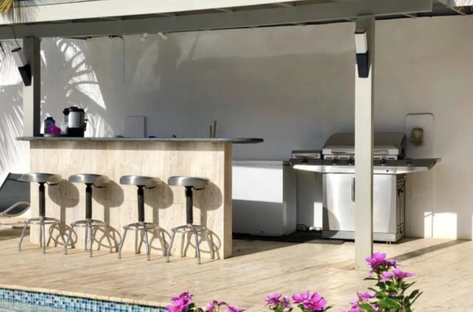 Genesis Apartments Palm Beach